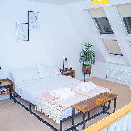 Entire Home In Манчестер Экстерьер фото